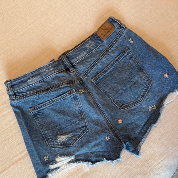 American Eagle Outfitters Blue Jean Shorts with Floral Embroidery - Picture 2 of 4